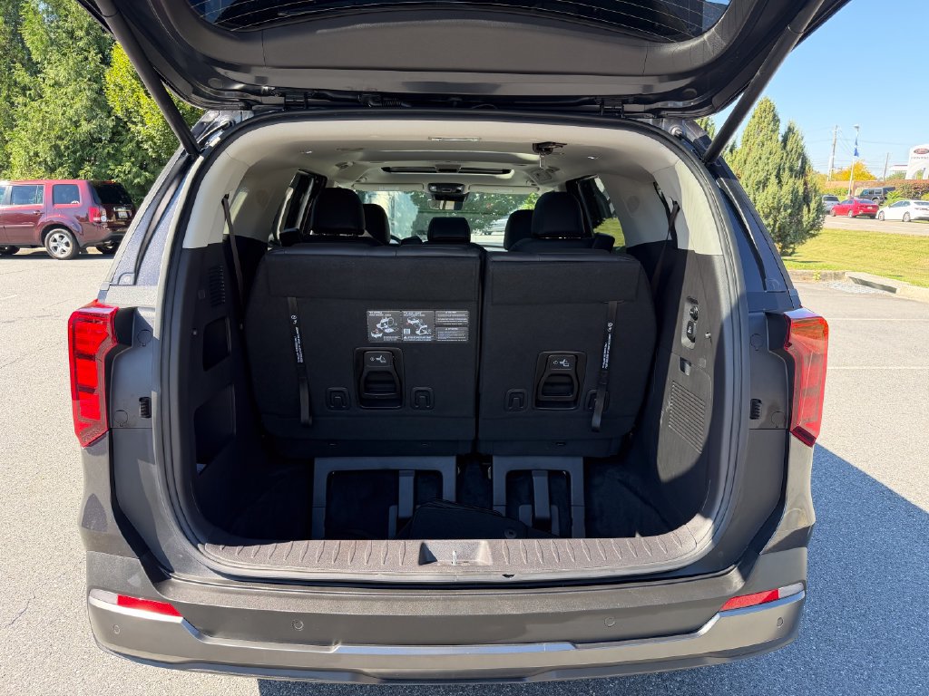 Used 2025 Kia Carnival SX w/ SX Dark Edition Package FWD image 39