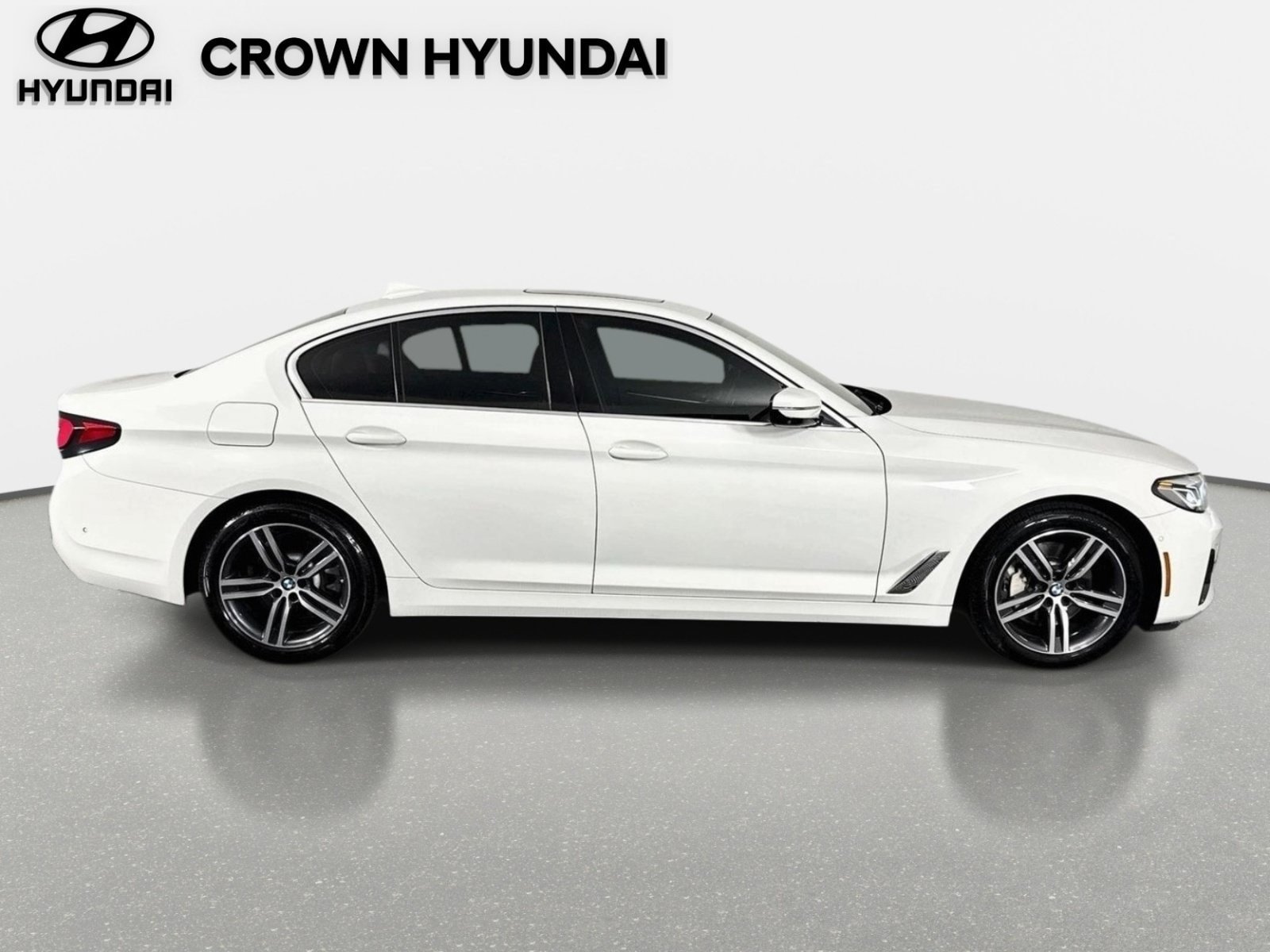 Used 2021 BMW 530i w/ Premium Package RWD image 4