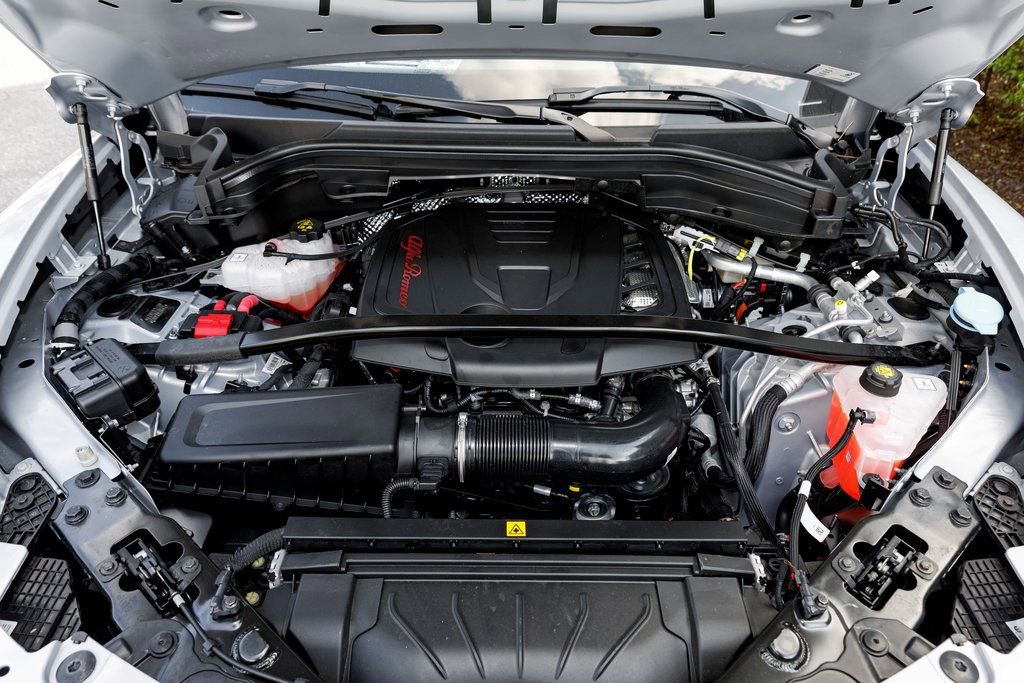 New 2025 Alfa Romeo Stelvio Sprint w/ Veloce Package image 39