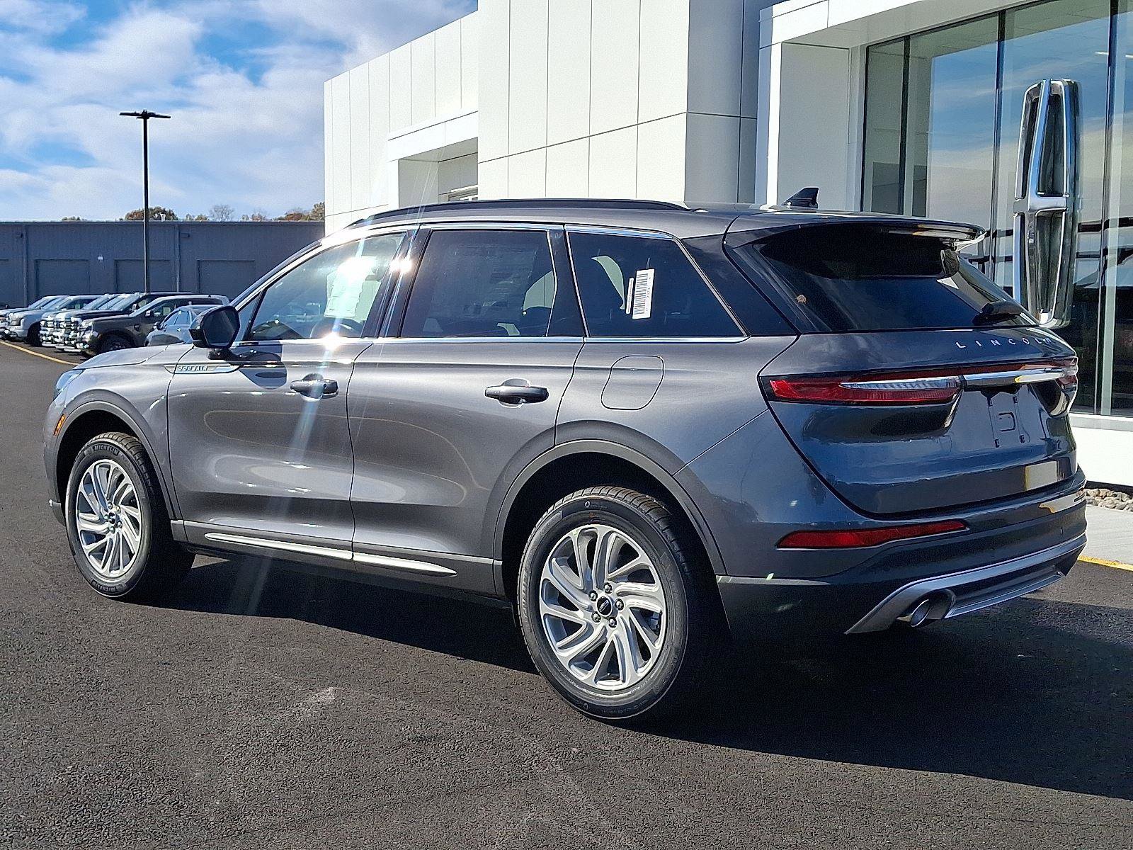 New 2026 Lincoln Corsair Premiere image 4