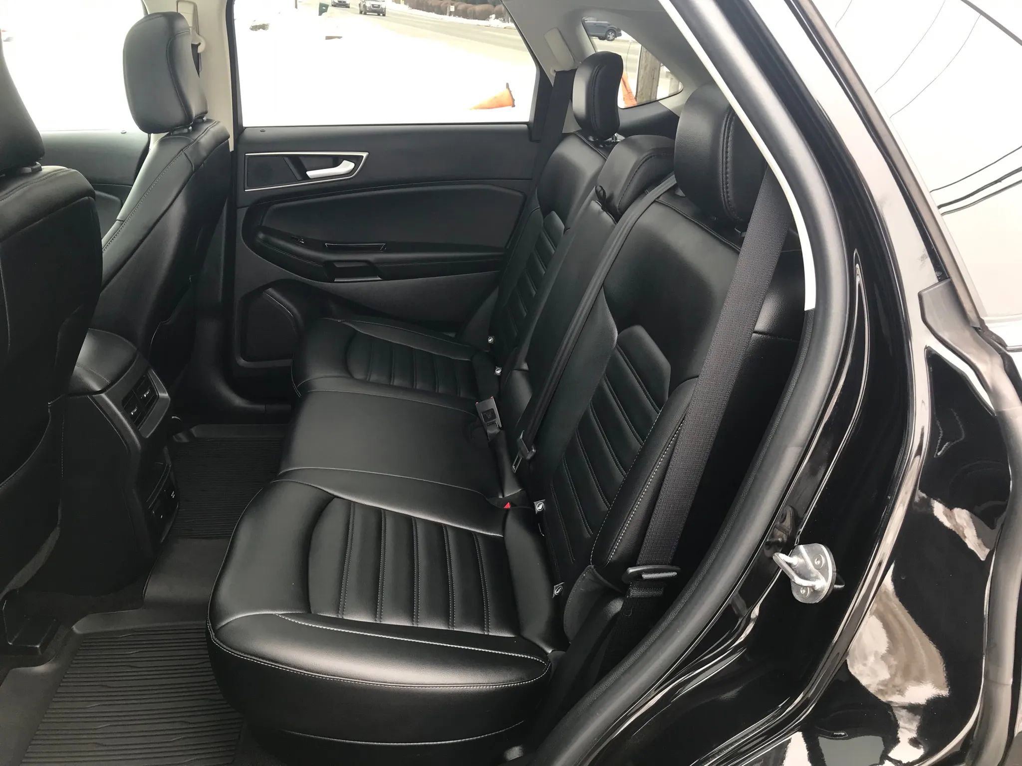 Used 2020 Ford Edge SEL w/ Convenience Package image 3