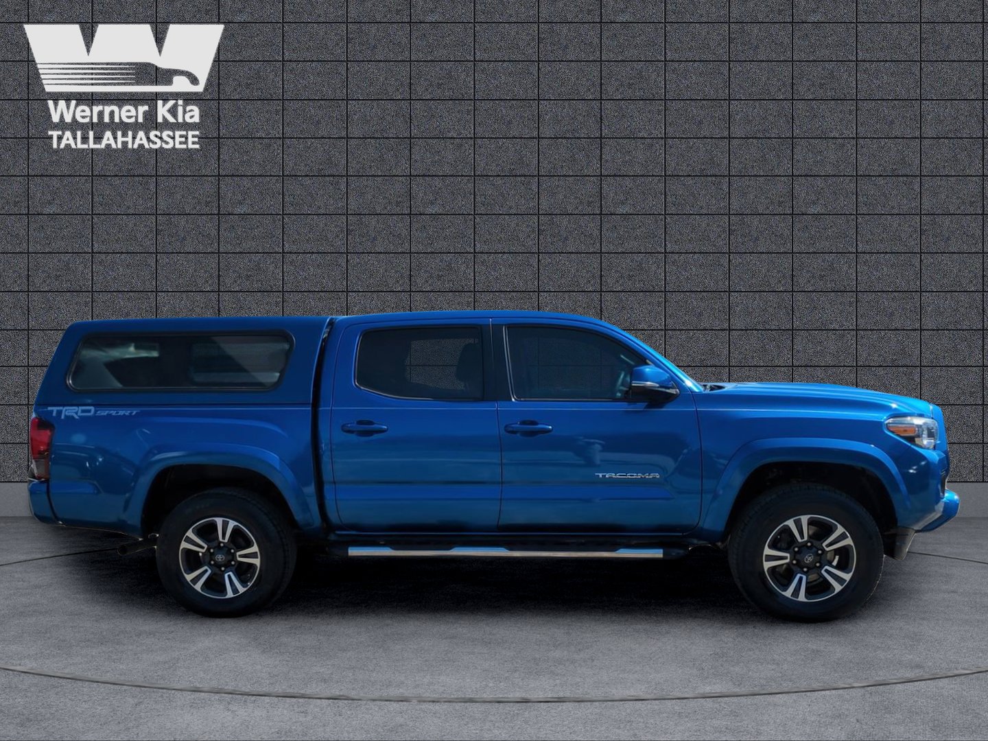 Used 2018 Toyota Tacoma TRD Sport image 4