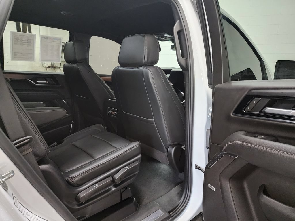 Used 2025 GMC Yukon Denali AWD/4WD image 34