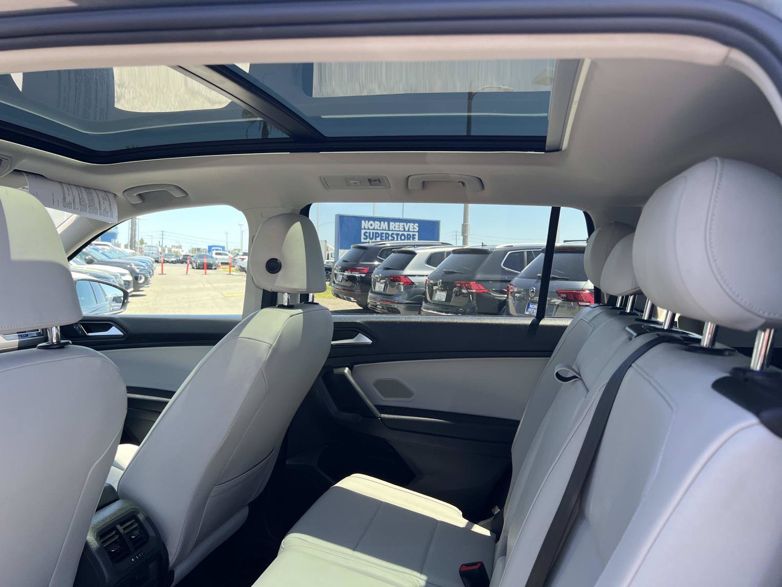 Used 2019 Volkswagen Tiguan SE w/ Panoramic Sunroof Package FWD image 22