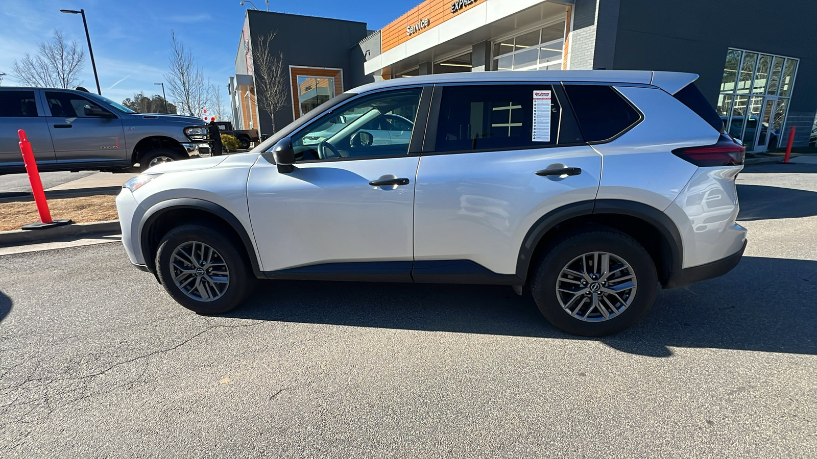 Used 2024 Nissan Rogue S image 11