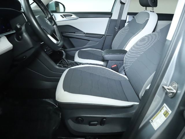 Used 2025 Volkswagen Taos SE FWD image 19