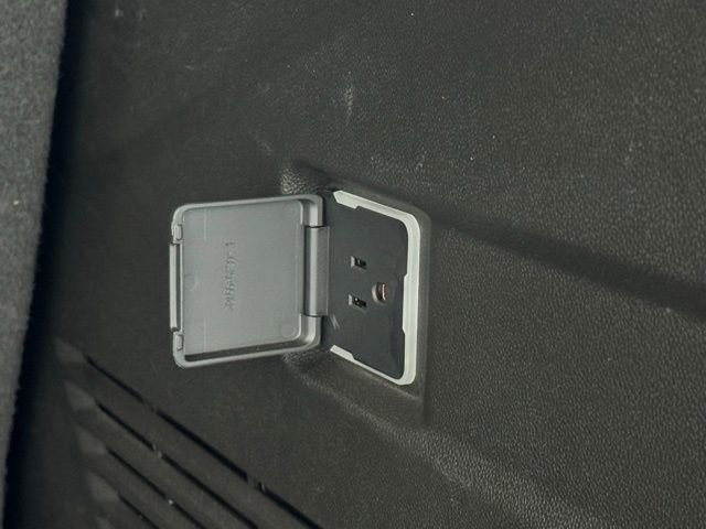 Used 2022 GMC Yukon SLE image 40