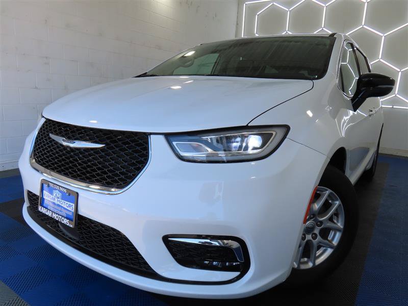 Used 2024 Chrysler Pacifica Touring-L FWD image 1