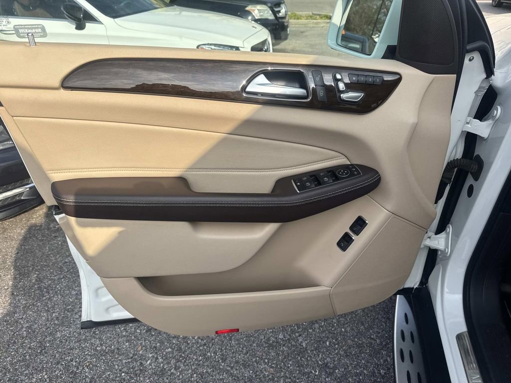 Used 2018 Mercedes-Benz GLS 450 4MATIC image 19