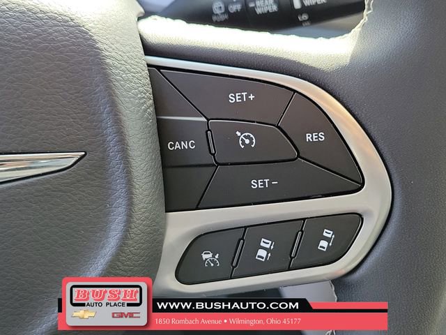 Used 2023 Chrysler Pacifica Touring-L image 23