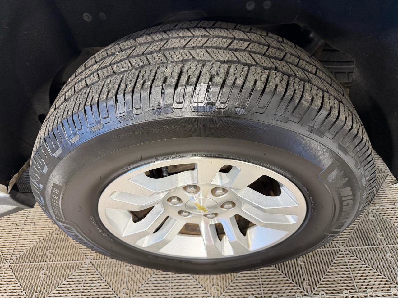 Used 2015 Chevrolet Suburban LT AWD/4WD image 21