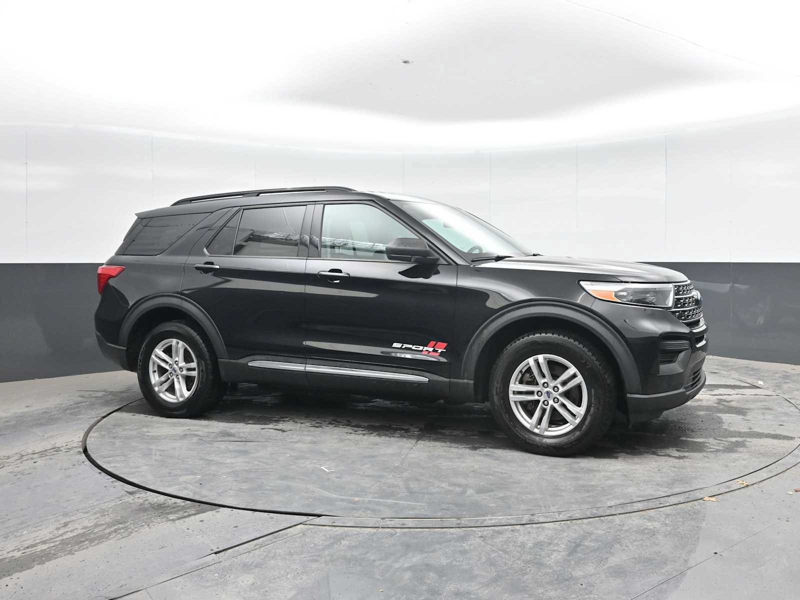 Used 2021 Ford Explorer XLT AWD/4WD image 8