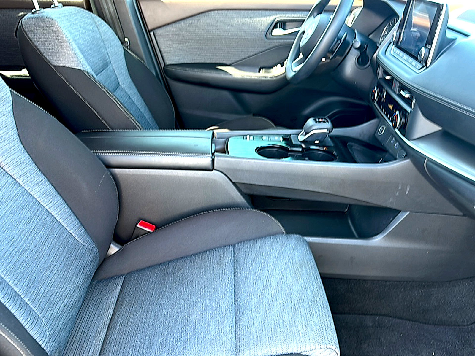 Used 2023 Nissan Rogue SV FWD image 23