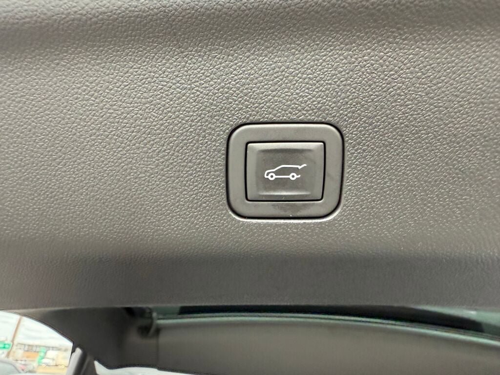 Used 2026 GMC Yukon XL Denali w/ Sun & Power Step Package AWD/4WD image 39