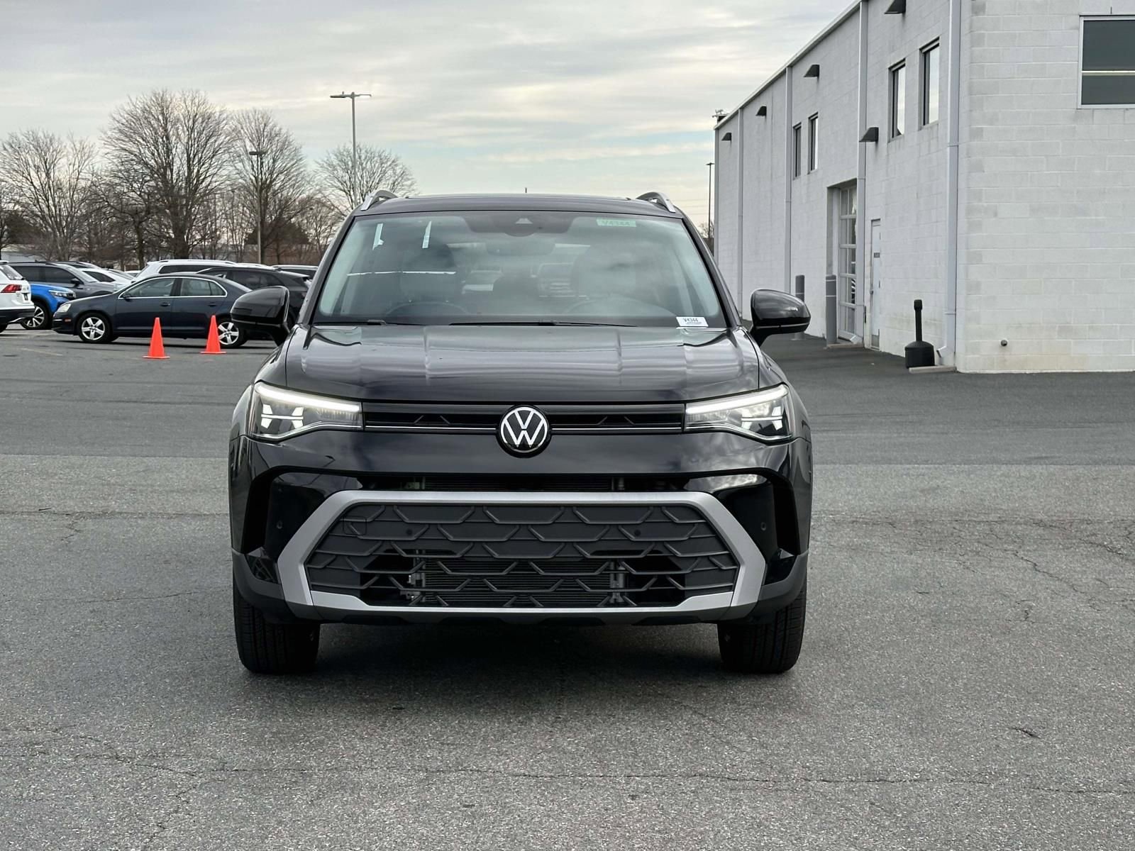 New 2026 Volkswagen Taos SE image 9