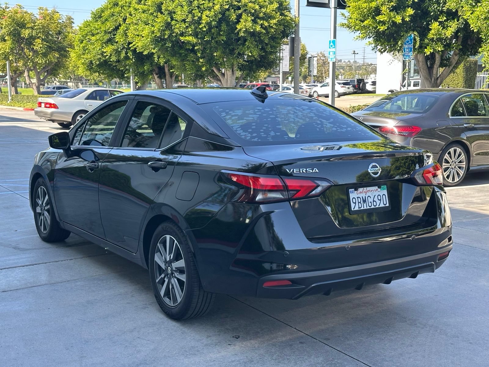 Used 2020 Nissan Versa SV FWD image 7