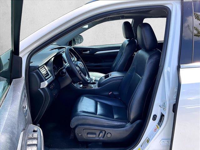 Used 2019 Toyota Highlander XLE FWD image 28