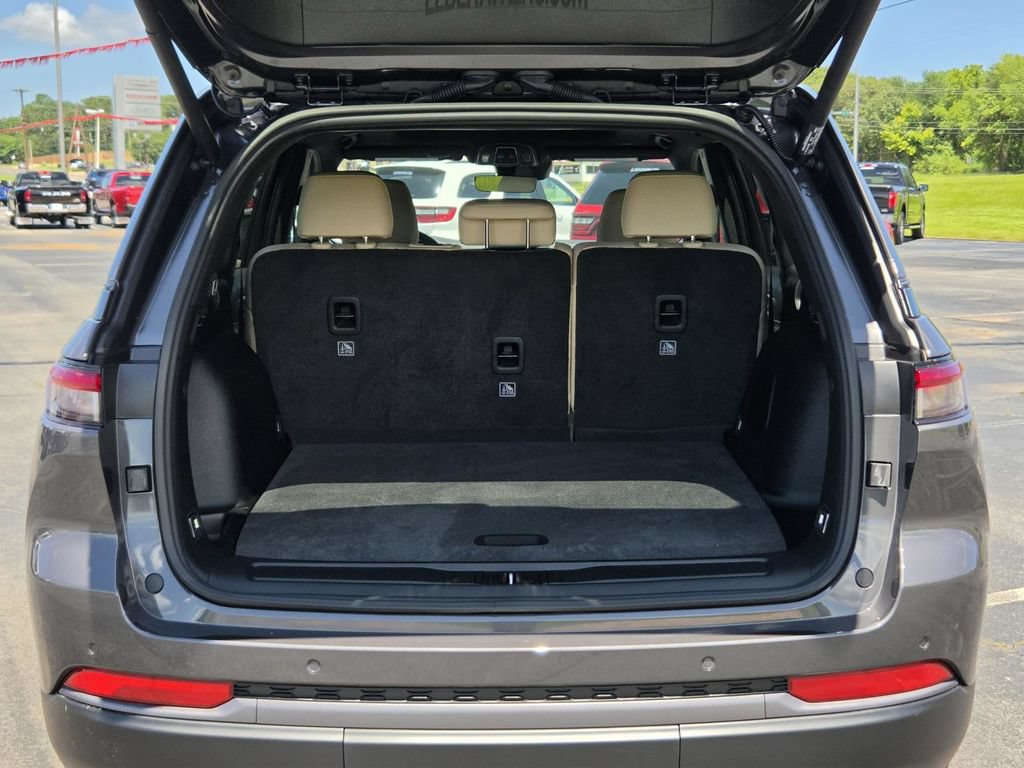 New 2026 Jeep Grand Cherokee Limited w/ Limited Altitude Package RWD image 10