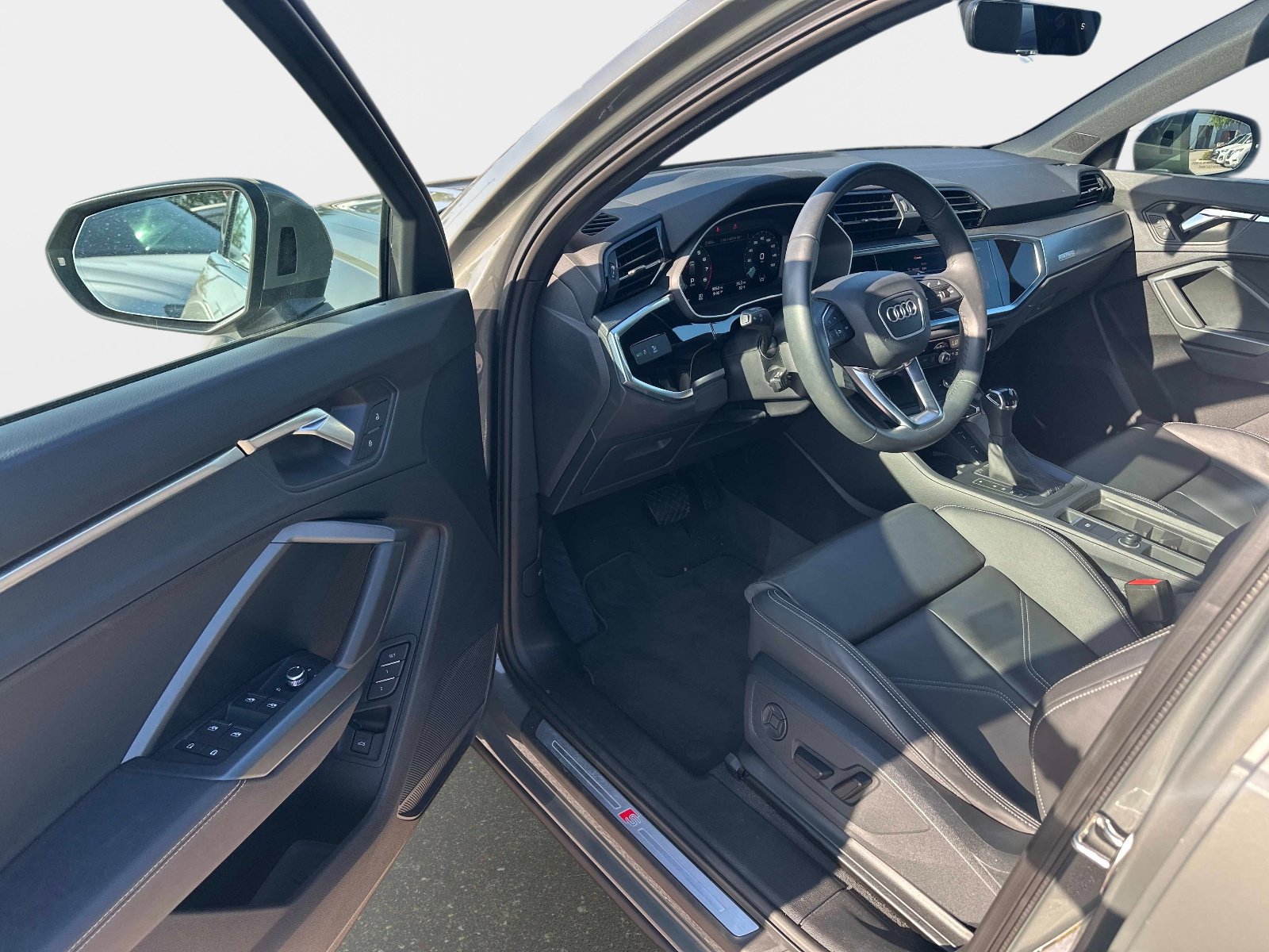 Used 2025 Audi Q3 2.0T Premium w/ Convenience Package image 10