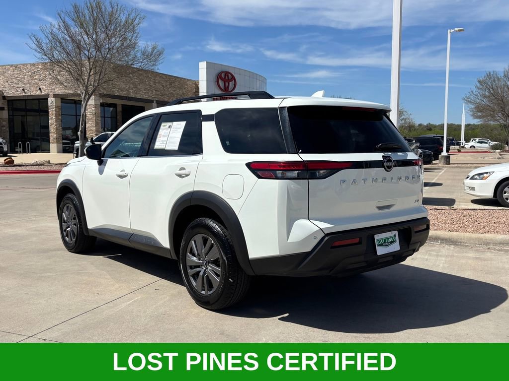 Used 2024 Nissan Pathfinder SV image 3