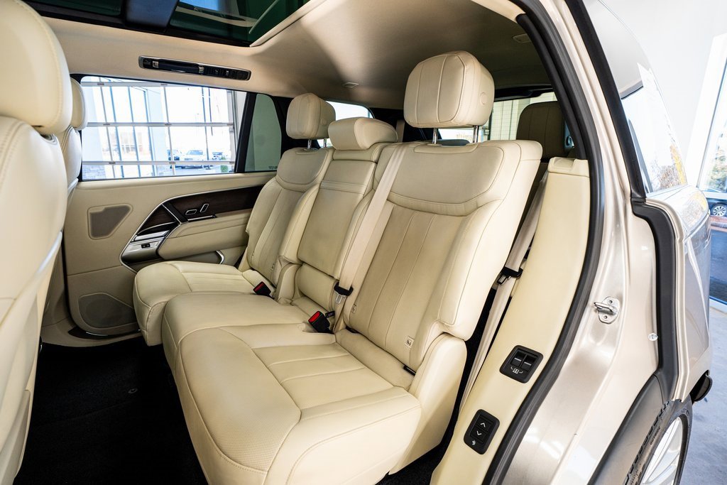 Used 2023 Land Rover Range Rover Long Wheelbase SE image 56