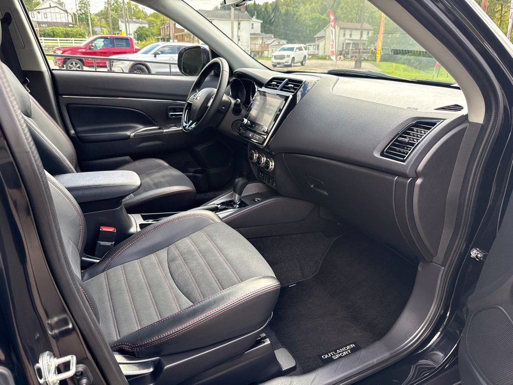 Used 2025 Mitsubishi Outlander Sport ES AWD/4WD image 30