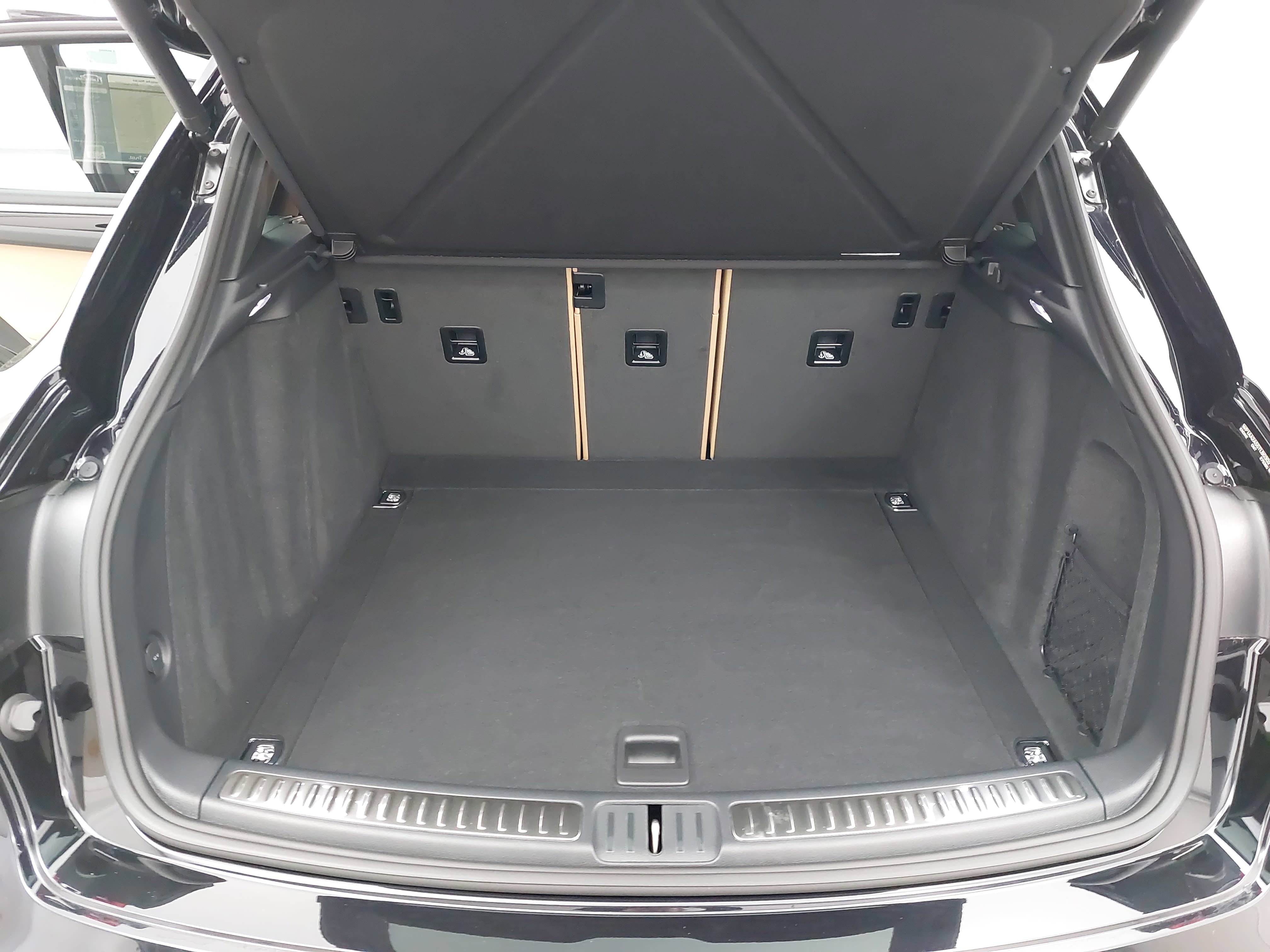 Certified 2026 Porsche Macan image 14