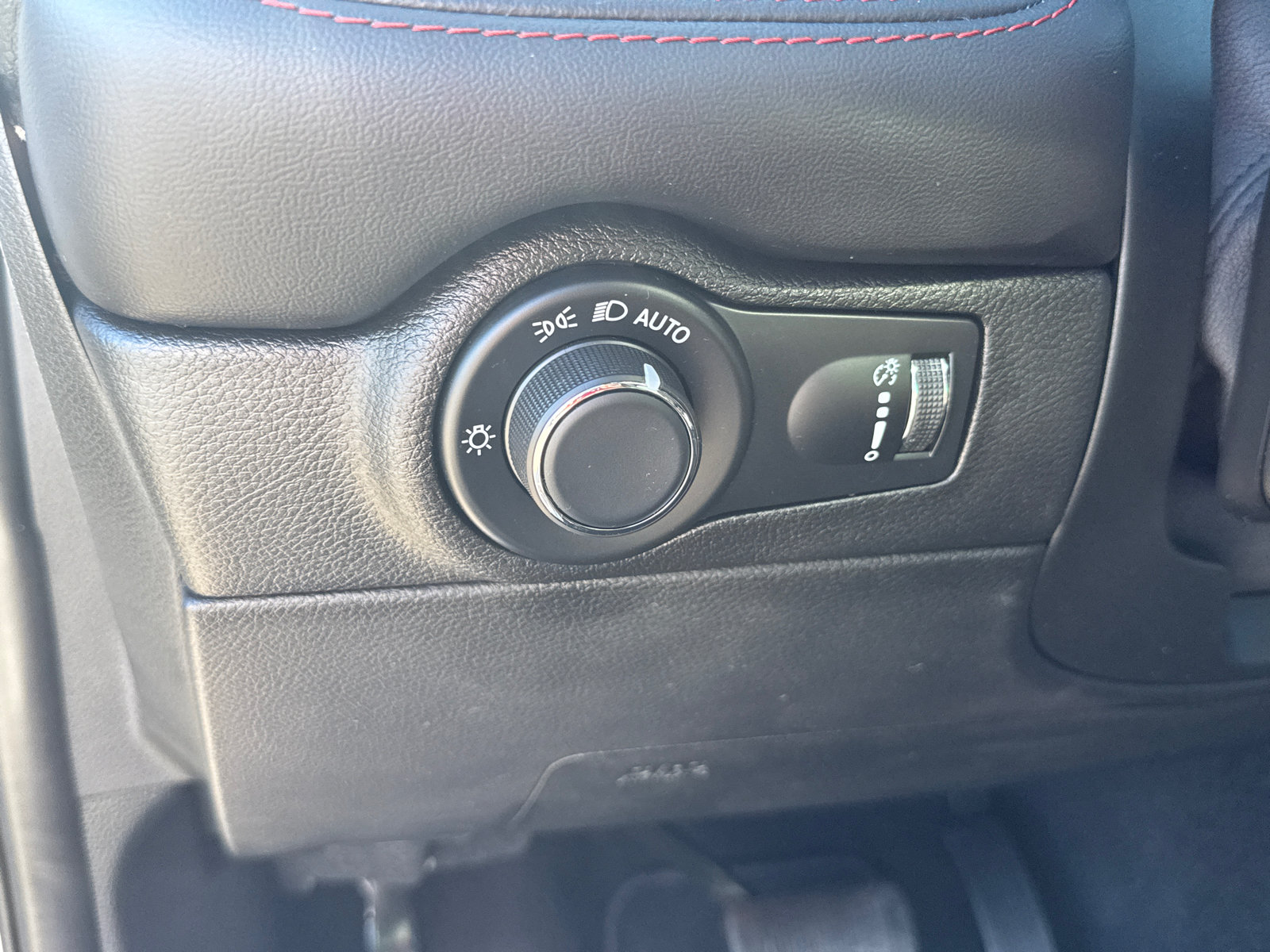 Used 2025 Dodge Durango R/T AWD/4WD image 19