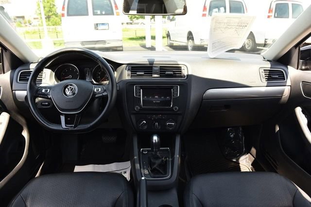 Used 2017 Volkswagen Jetta SE FWD image 7