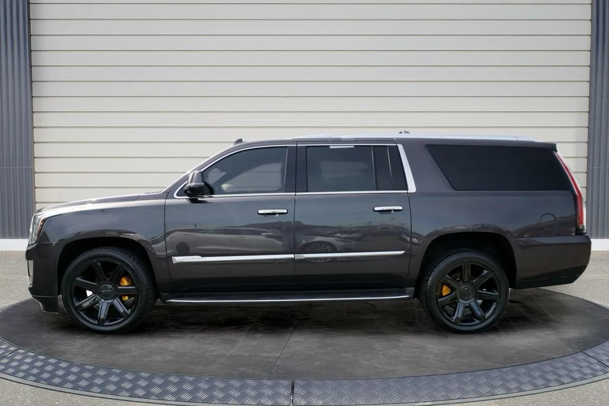 Used 2015 Cadillac Escalade ESV Luxury AWD/4WD image 4