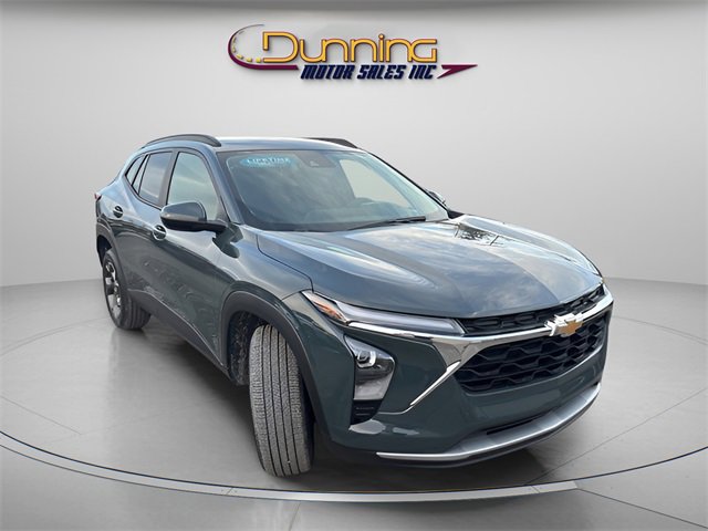 Used 2025 Chevrolet Trax LT w/ Driver Confidence Package image 4