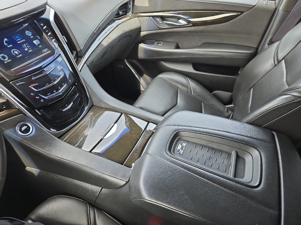 Used 2017 Cadillac Escalade Platinum AWD/4WD image 24