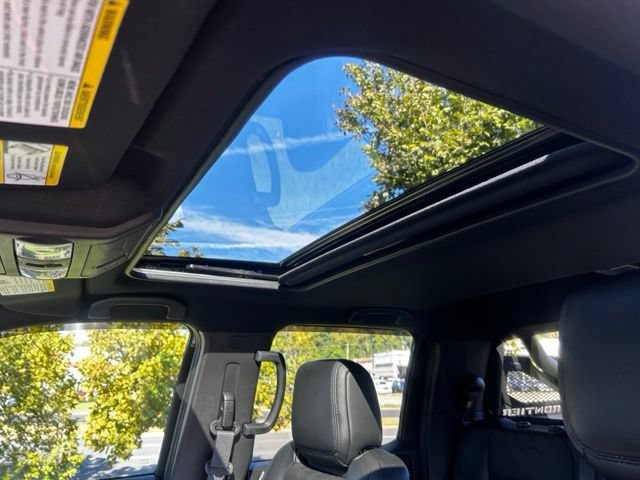 Used 2022 Nissan Frontier PRO-4X w/ Pro-4X Premium Package AWD/4WD image 15