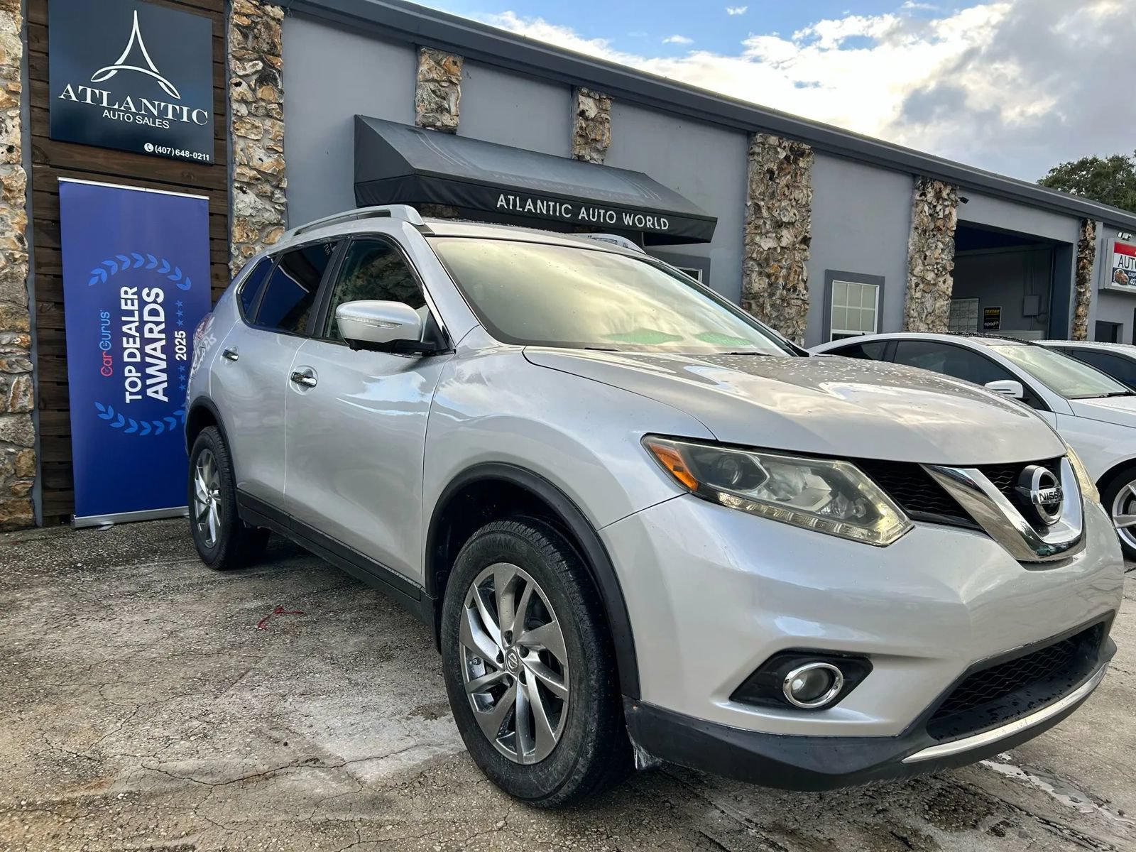 Used 2015 Nissan Rogue SL w/ SL Premium Package FWD image 3