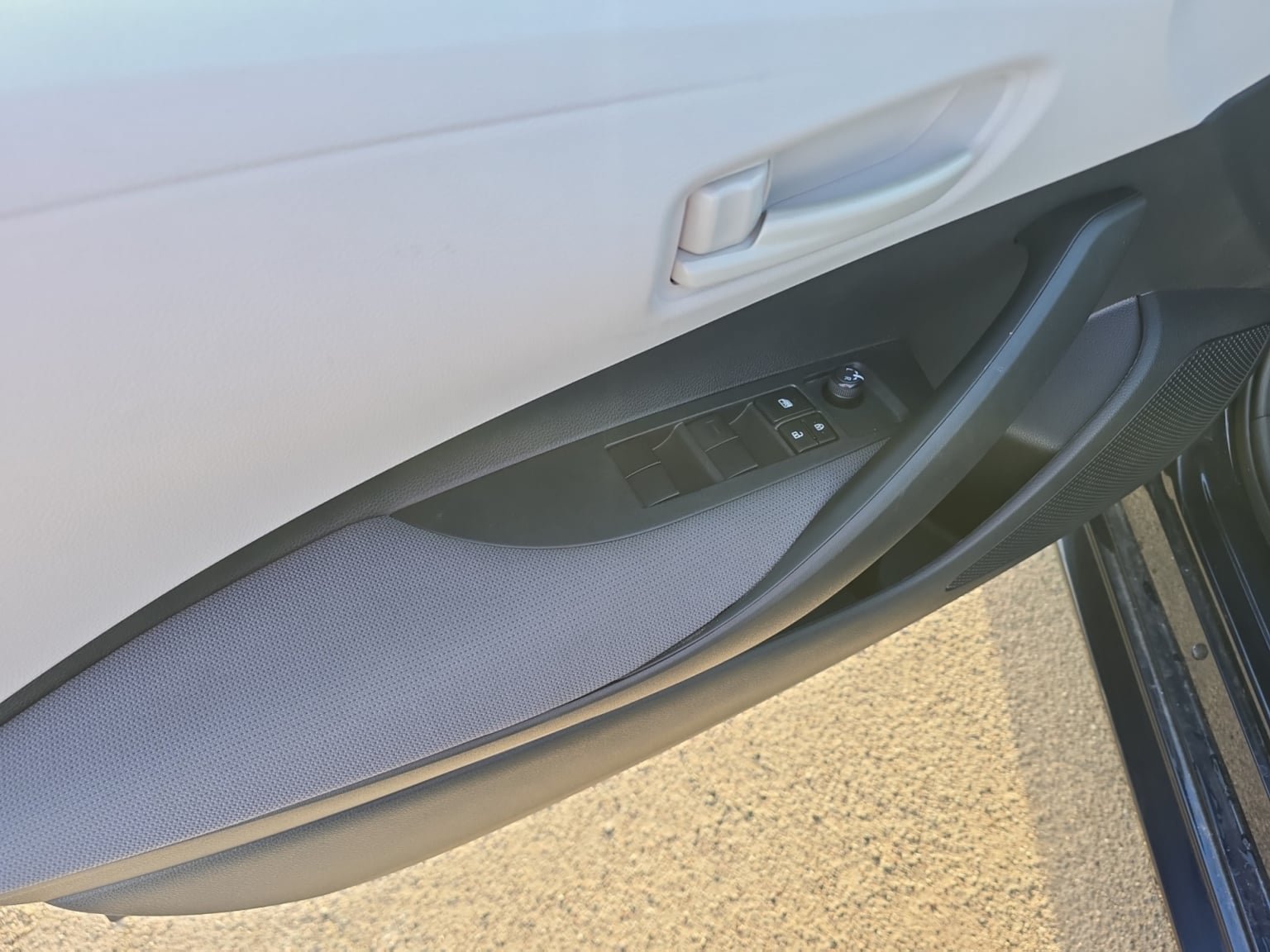 Used 2022 Toyota Corolla LE w/ Carpet Mat Package (TMS) FWD image 11