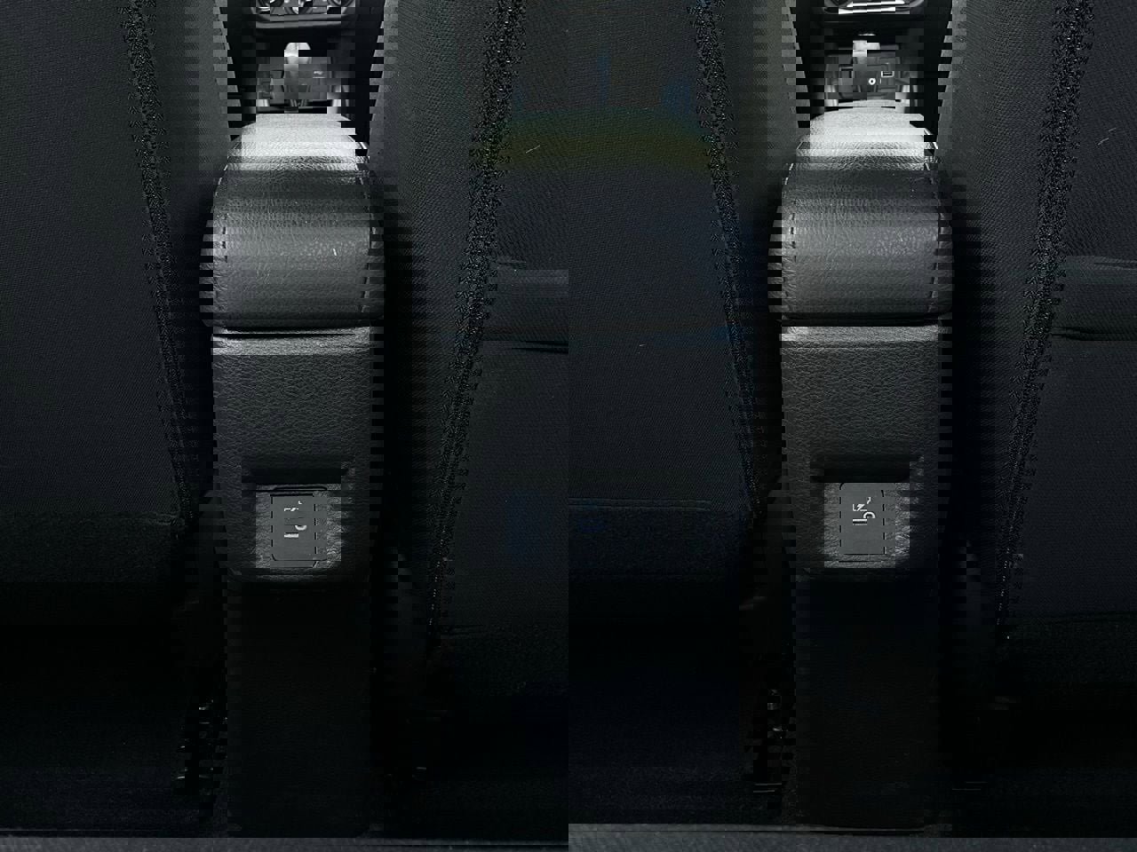 Used 2025 Nissan Versa SV image 12