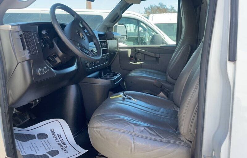 Used 2019 Chevrolet Express 2500 Extended w/ Driver Convenience Package RWD image 8