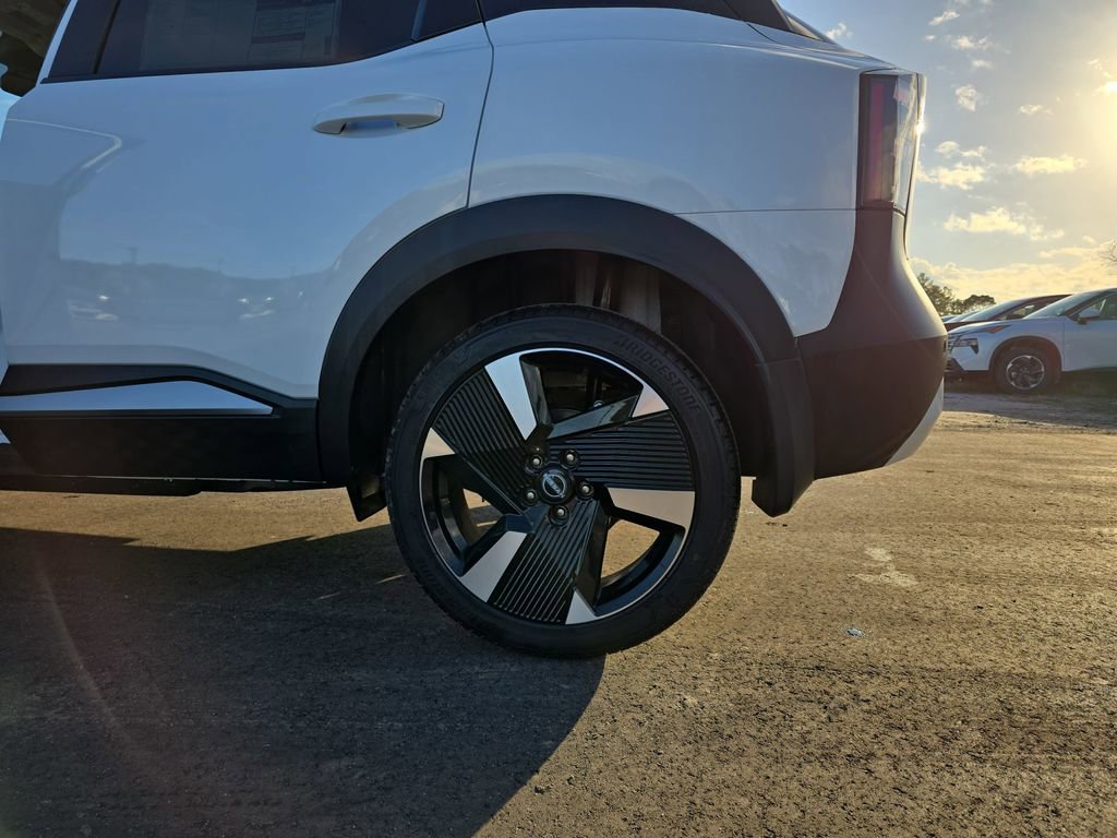 New 2026 Nissan Kicks SR w/ Cold Weather Package FWD image 35