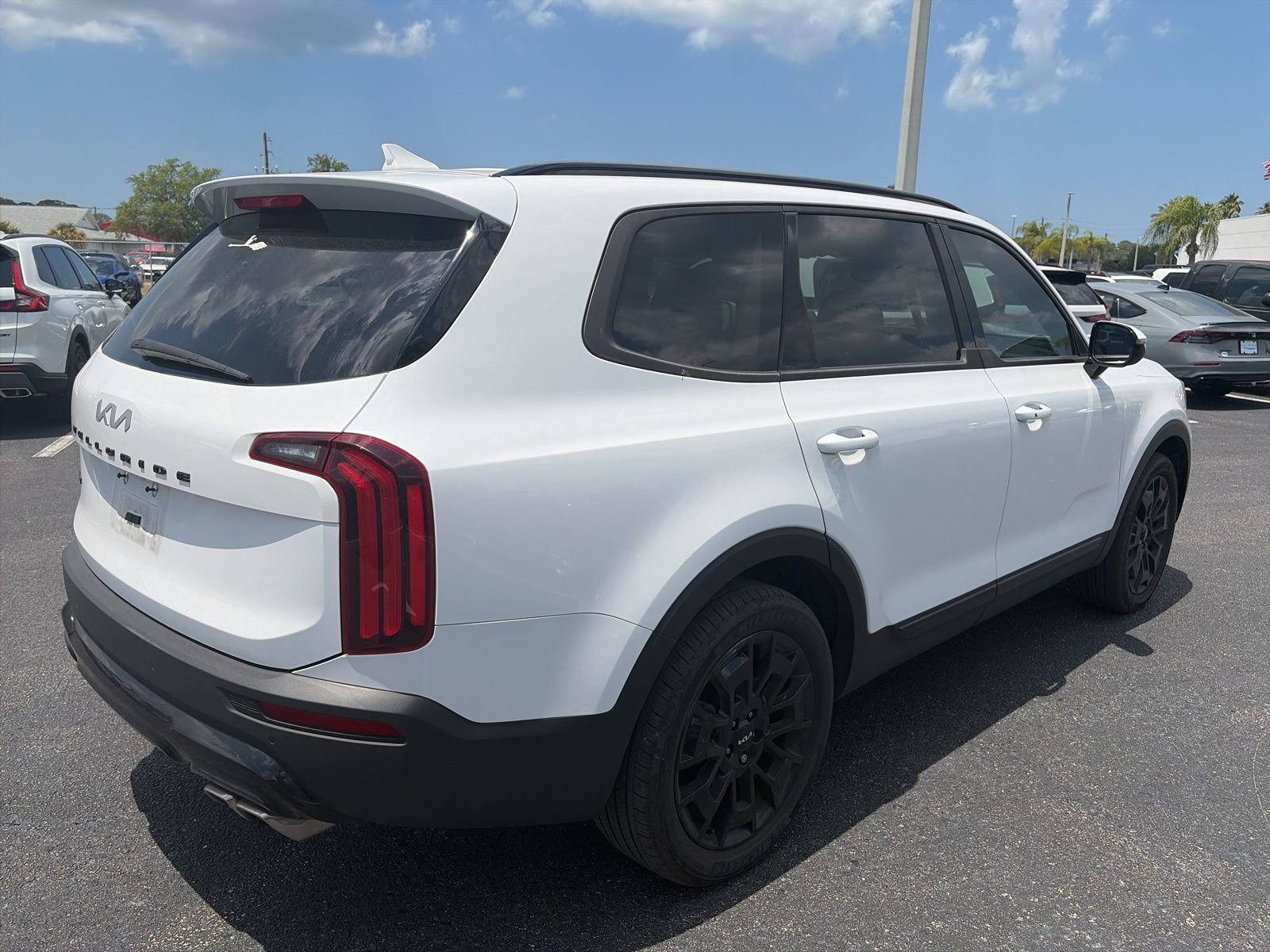 Used 2022 Kia Telluride SX w/ Nightfall Edition Package AWD/4WD image 7
