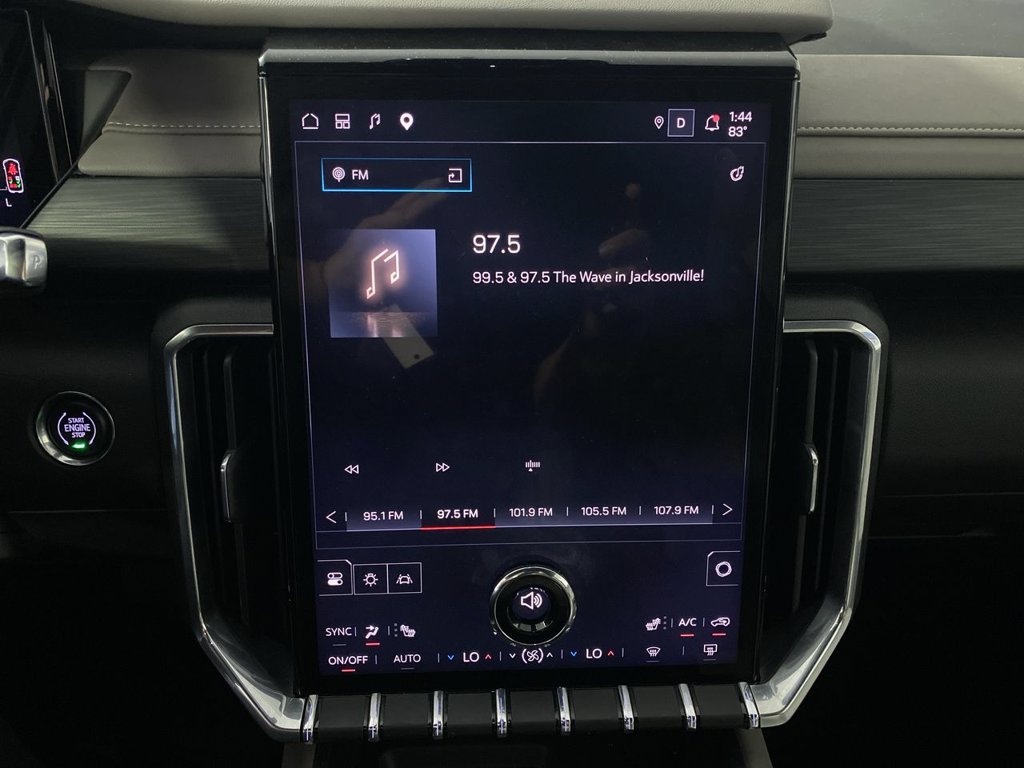 Used 2026 GMC Acadia Elevation w/ Elevation Premium Package FWD image 12