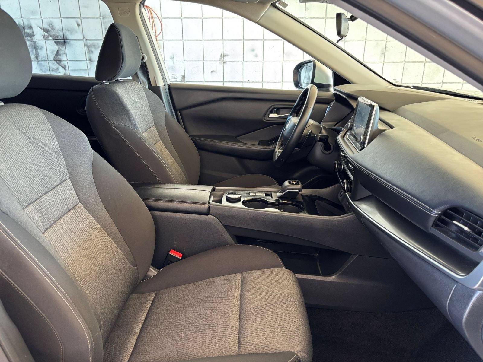 Used 2025 Nissan Rogue SV AWD/4WD image 37