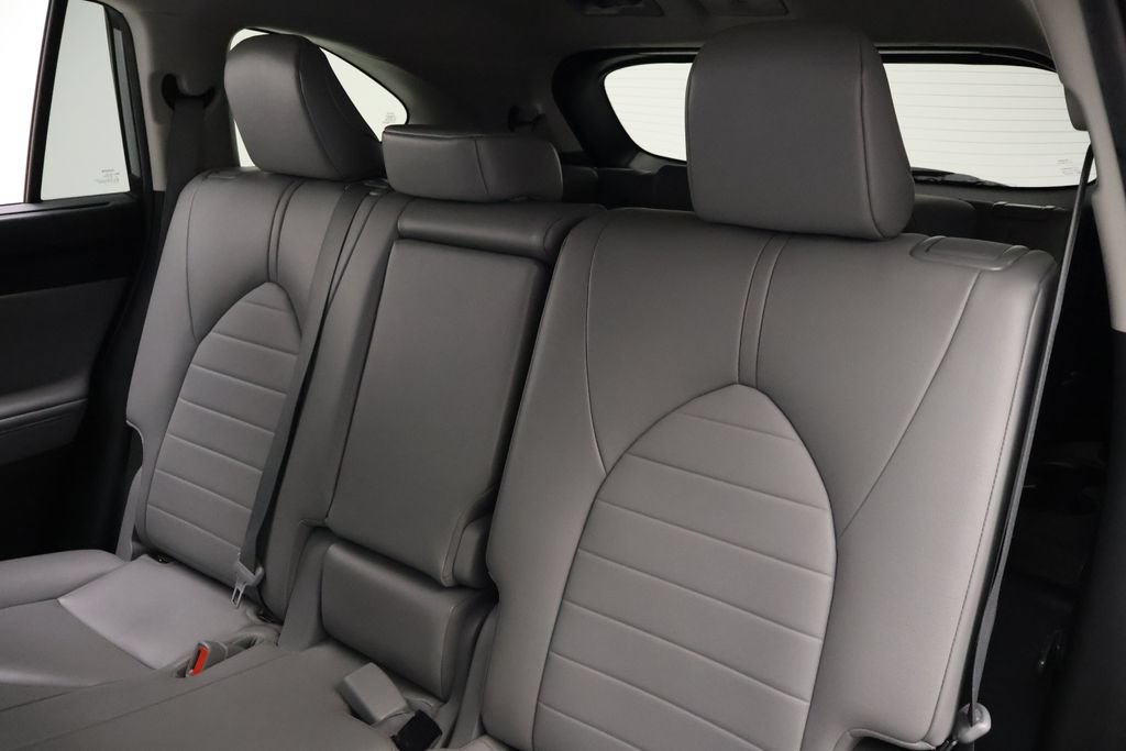 Used 2023 Toyota Highlander XLE FWD image 18
