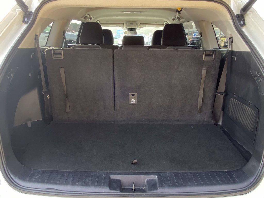 Used 2023 Toyota Highlander LE AWD/4WD image 31