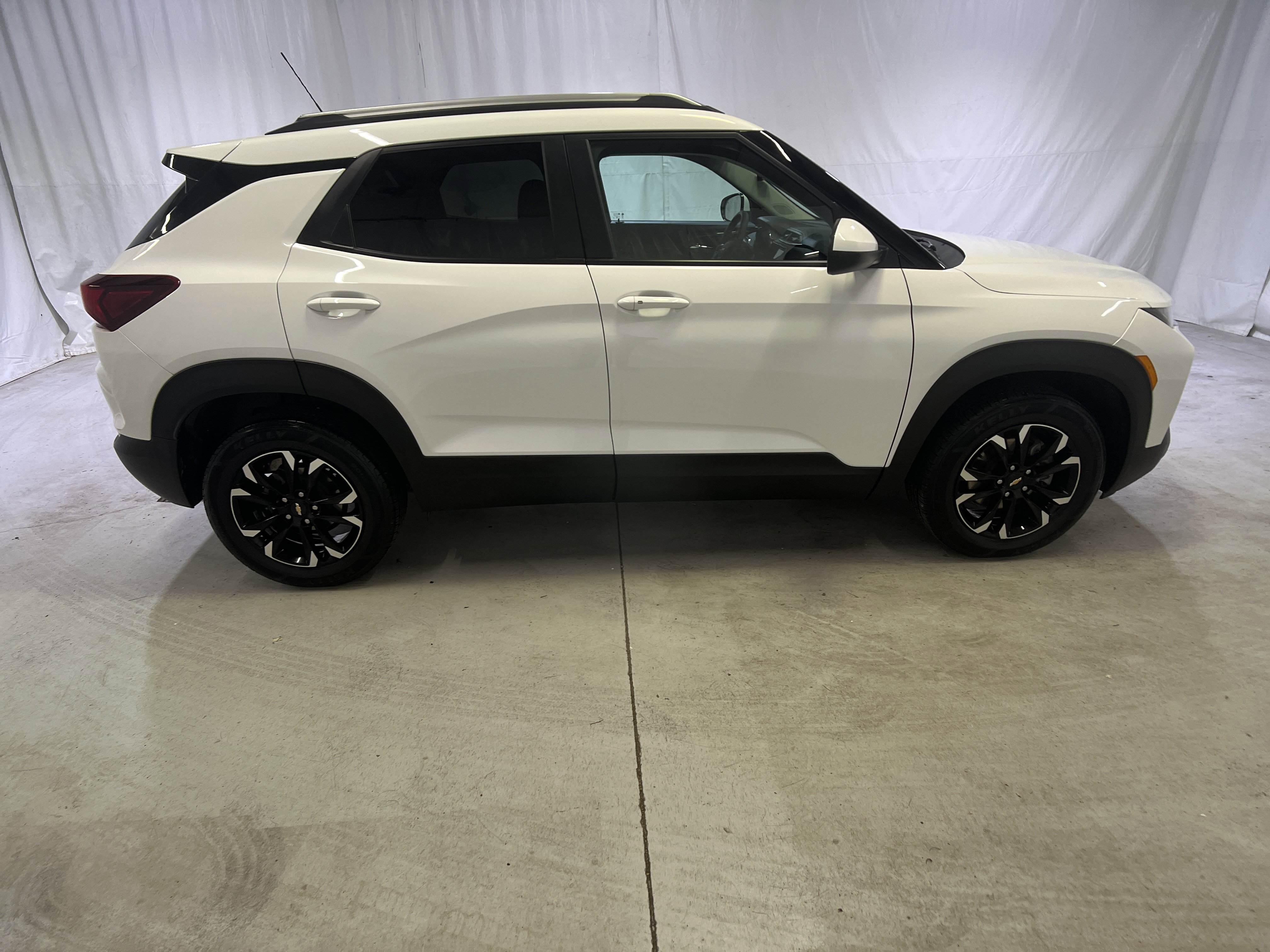 Used 2023 Chevrolet TrailBlazer LT w/ Convenience Package AWD/4WD image 12