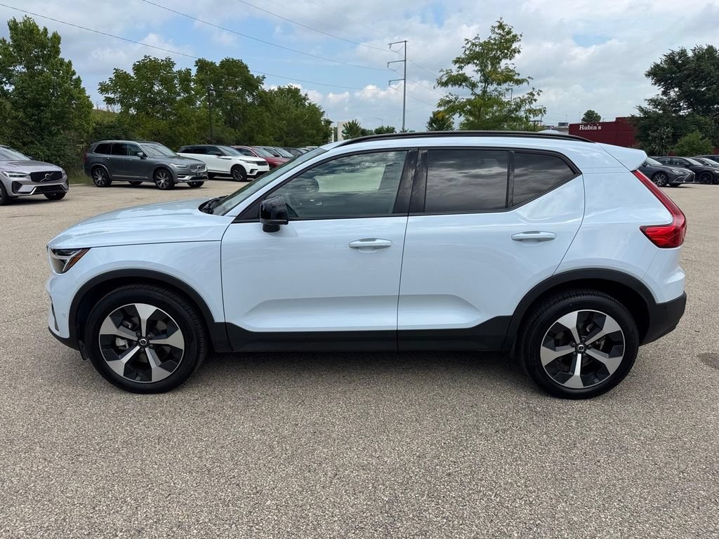 Used 2026 Volvo XC40 B5 Plus AWD/4WD image 2