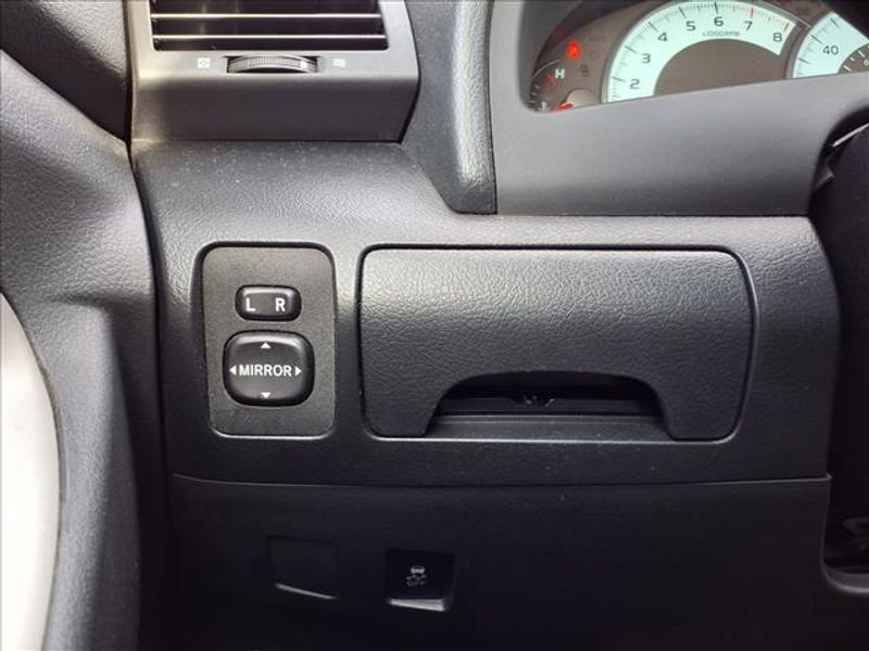 Used 2010 Toyota Camry SE image 21