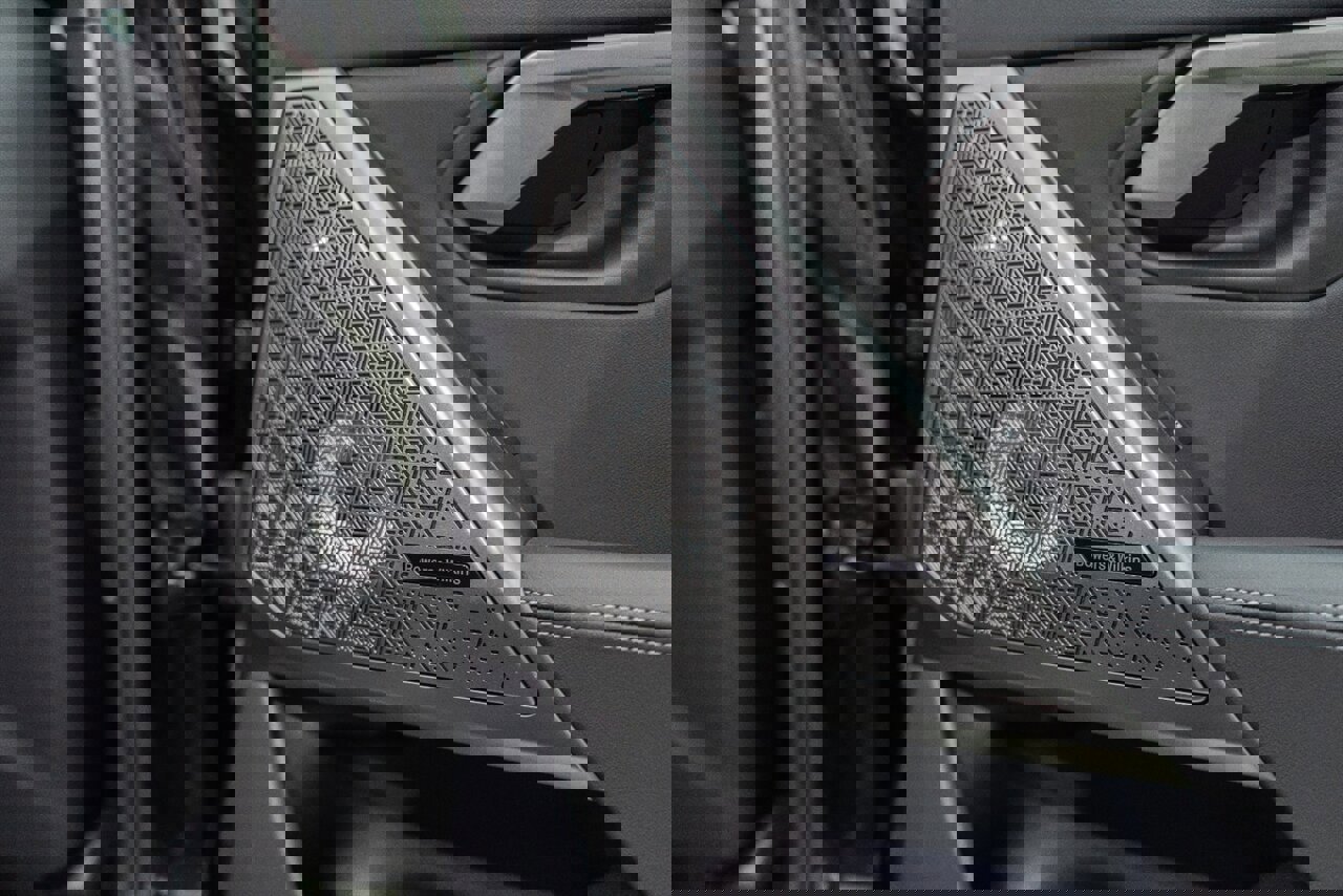 Used 2025 BMW M5 w/ Carbon Package image 69