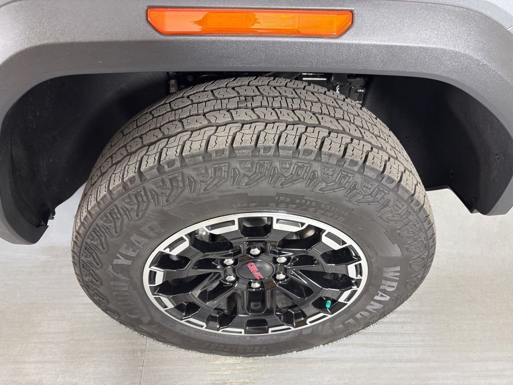 Used 2026 GMC Canyon AT4 AWD/4WD image 11
