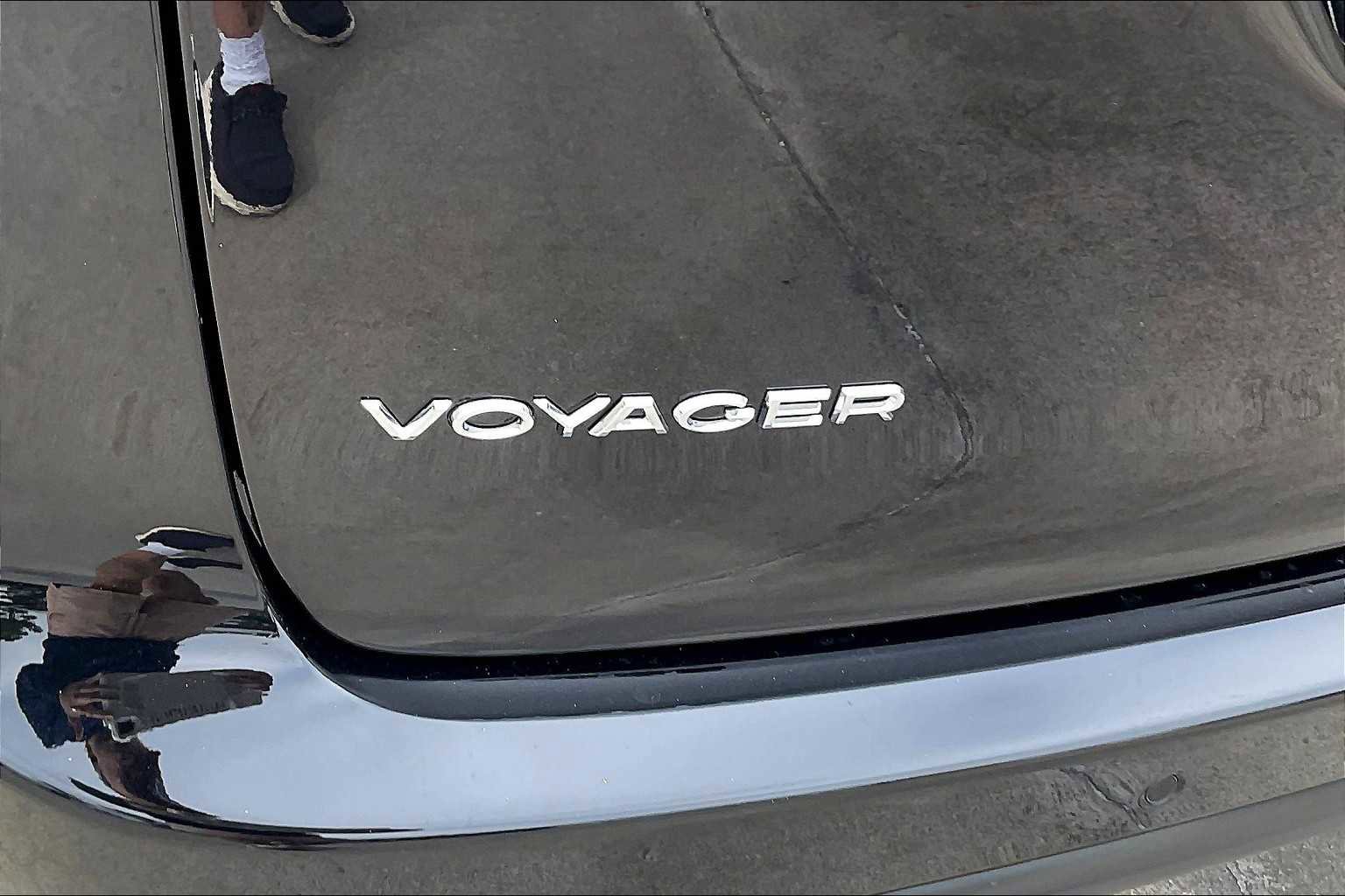 Certified 2025 Chrysler Voyager LX image 28