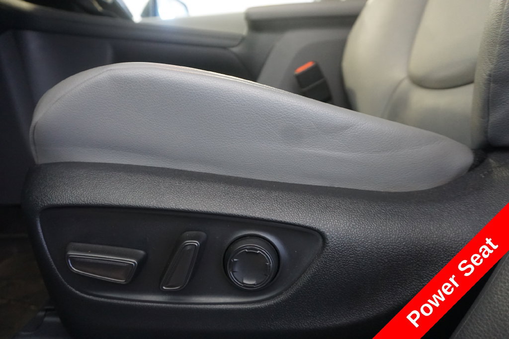 Used 2024 Toyota Sienna XLE FWD image 6